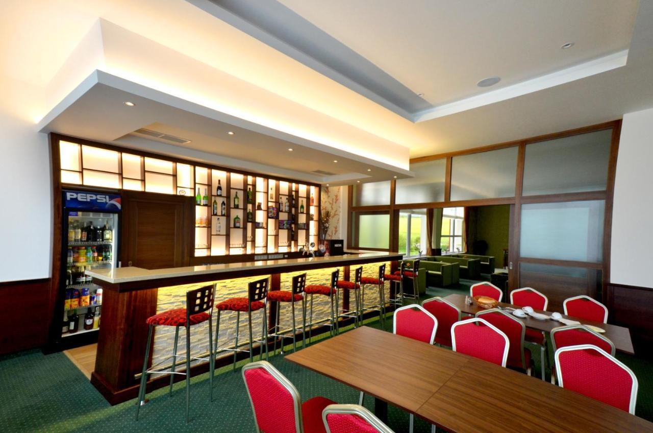 Hotel Lesana สตารา เลชนา ภายนอก รูปภาพ