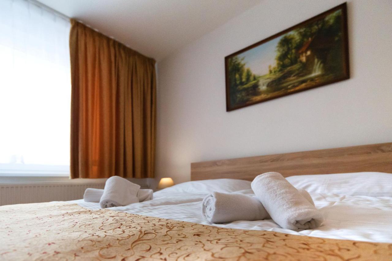 Hotel Lesana สตารา เลชนา ภายนอก รูปภาพ