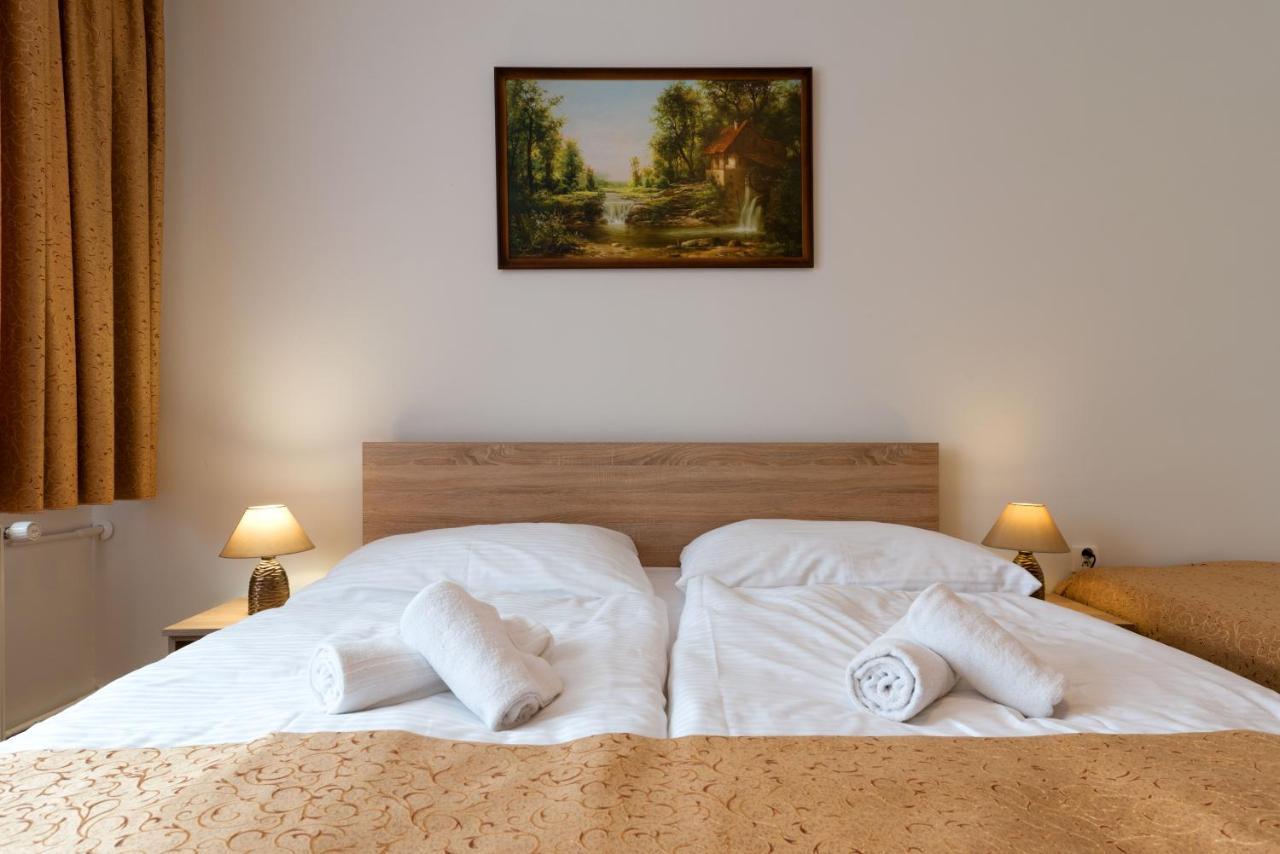 Hotel Lesana สตารา เลชนา ภายนอก รูปภาพ