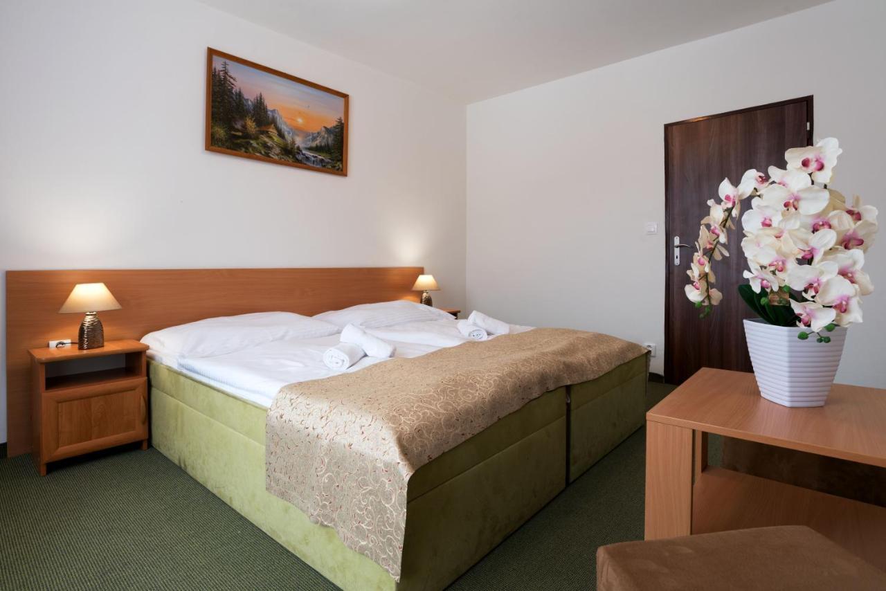 Hotel Lesana สตารา เลชนา ภายนอก รูปภาพ