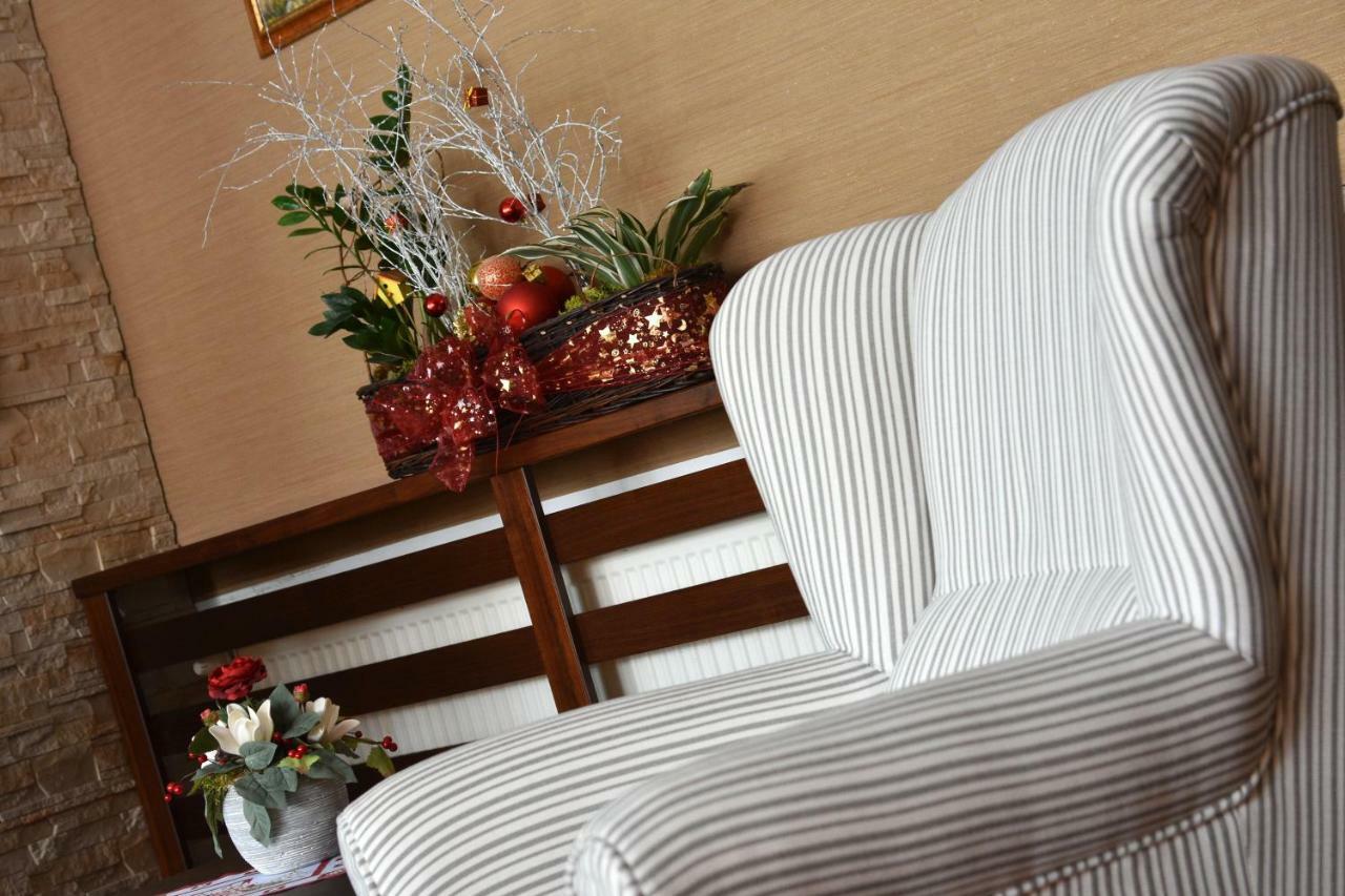 Hotel Lesana สตารา เลชนา ภายนอก รูปภาพ